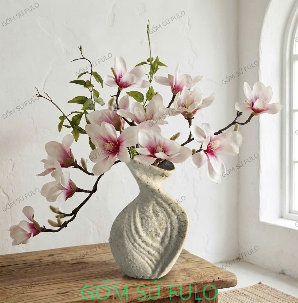 Bình cắm mộc lan để bàn