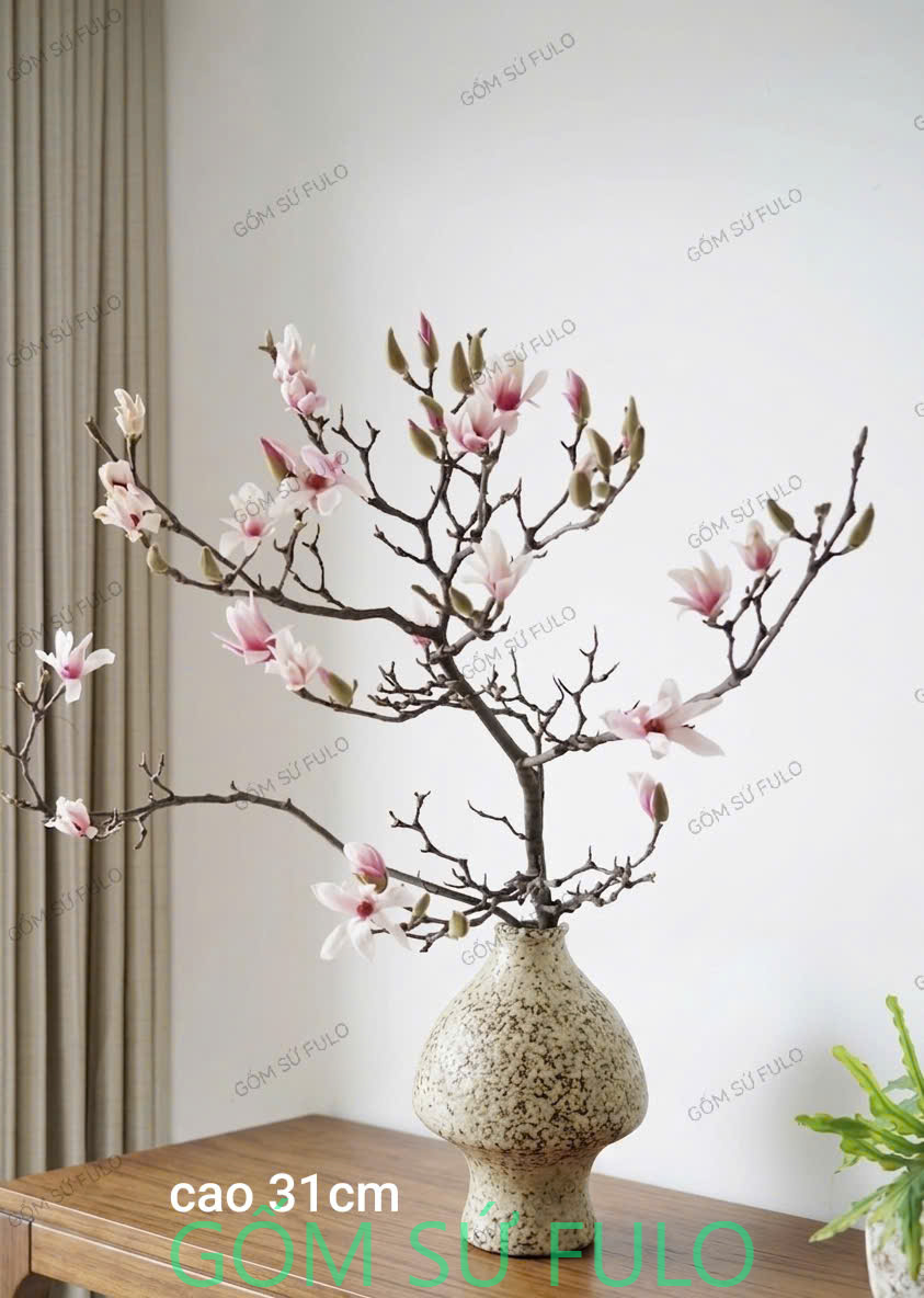 Bình cắm hoa mộc lan để bàn