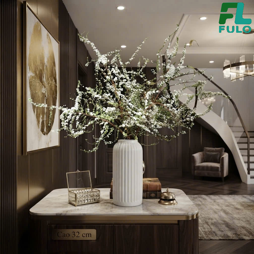 Bình Gốm Hay Bình Thủy Tinh Cắm Hoa Tuyết Mai Đẹp Hơn? Lý Do Nhiều Người Chọn Bình Gốm Cắm Hoa Tươi